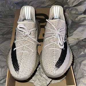 YEEZY 350 V2